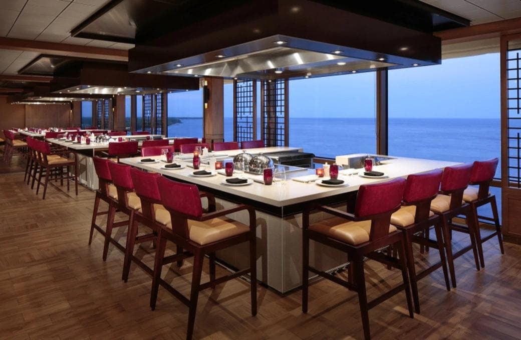 Лайнер Odyssey Of The Seas, компании Royal Caribbean International. Фото 1