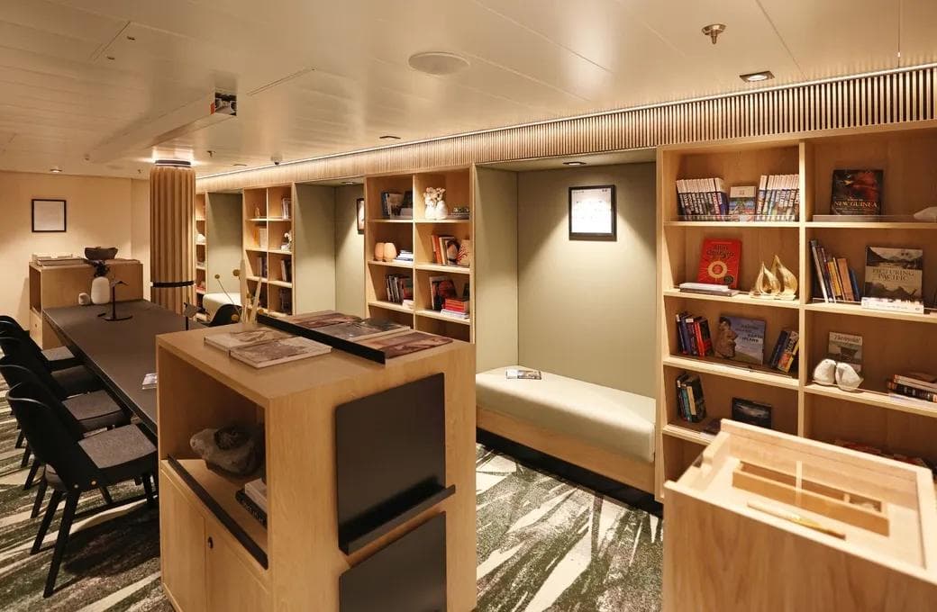 Лайнер SH Minerva, компании Swan Hellenic. Фото 1