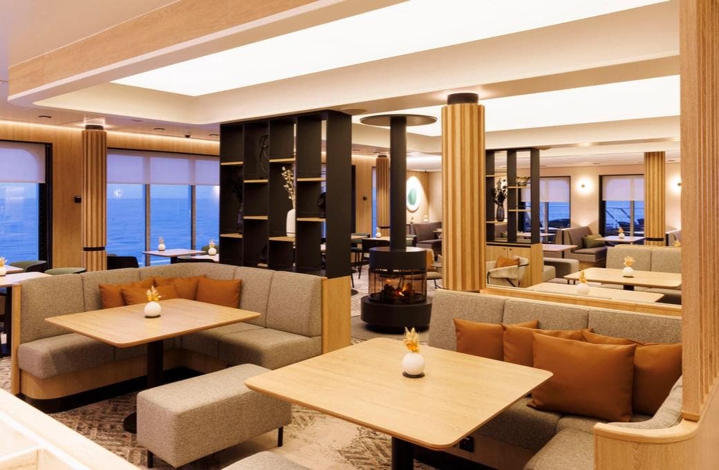 Лайнер SH Vega, компании Swan Hellenic. Фото 1