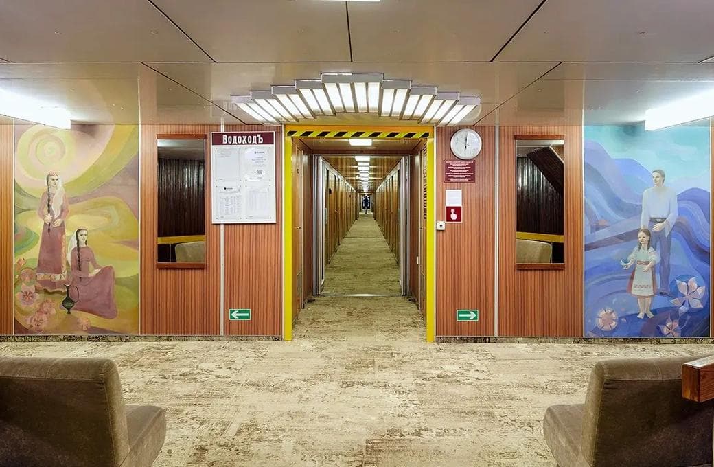 Лайнер Михаил Фрунзе, компании ВодоходЪ. Фото 1