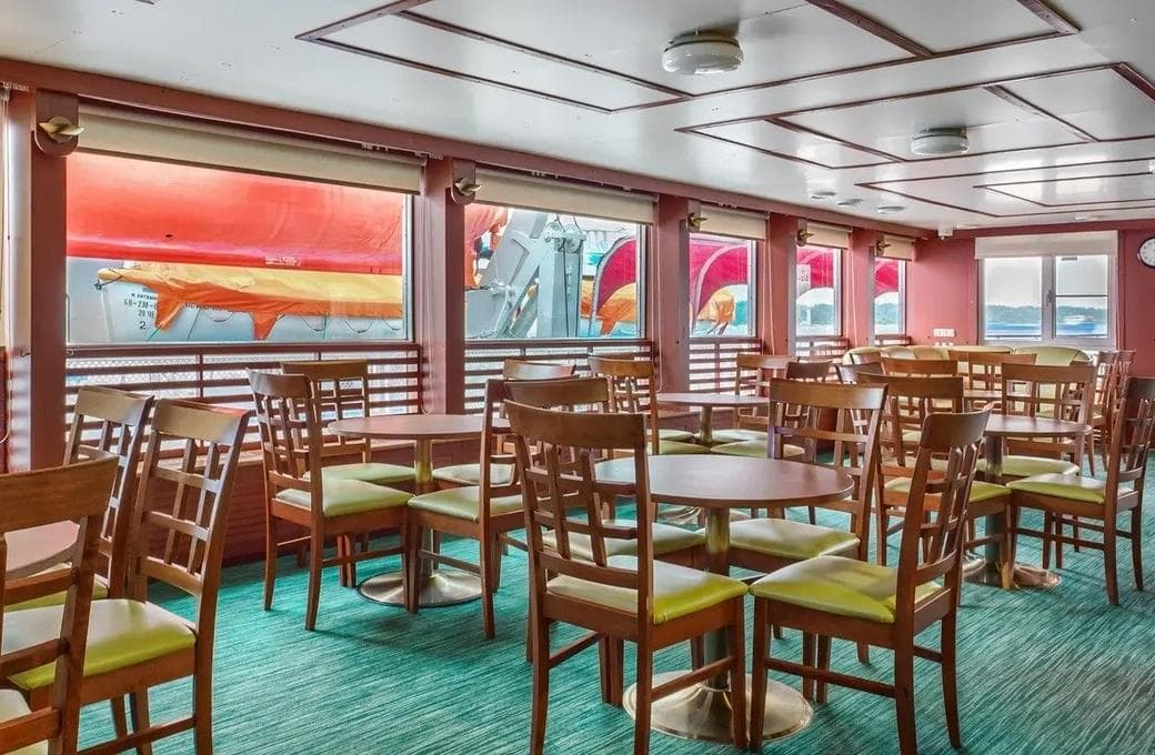 Лайнер Александр Суворов, компании ВодоходЪ. Фото 1