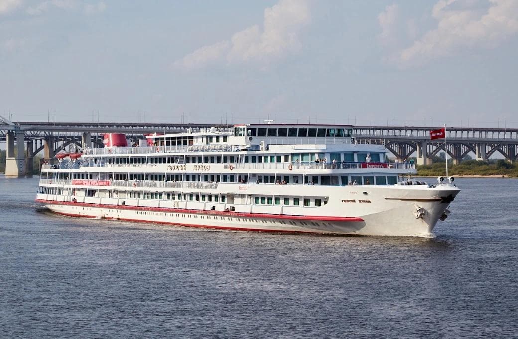 Лайнер Георгий Жуков, компании ВодоходЪ. Фото 1