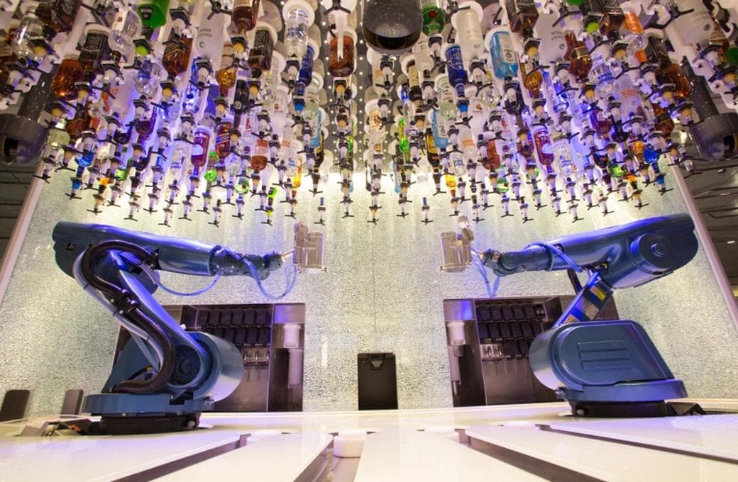 Лайнер Quantum Of The Seas, компании Royal Caribbean International. Фото 1