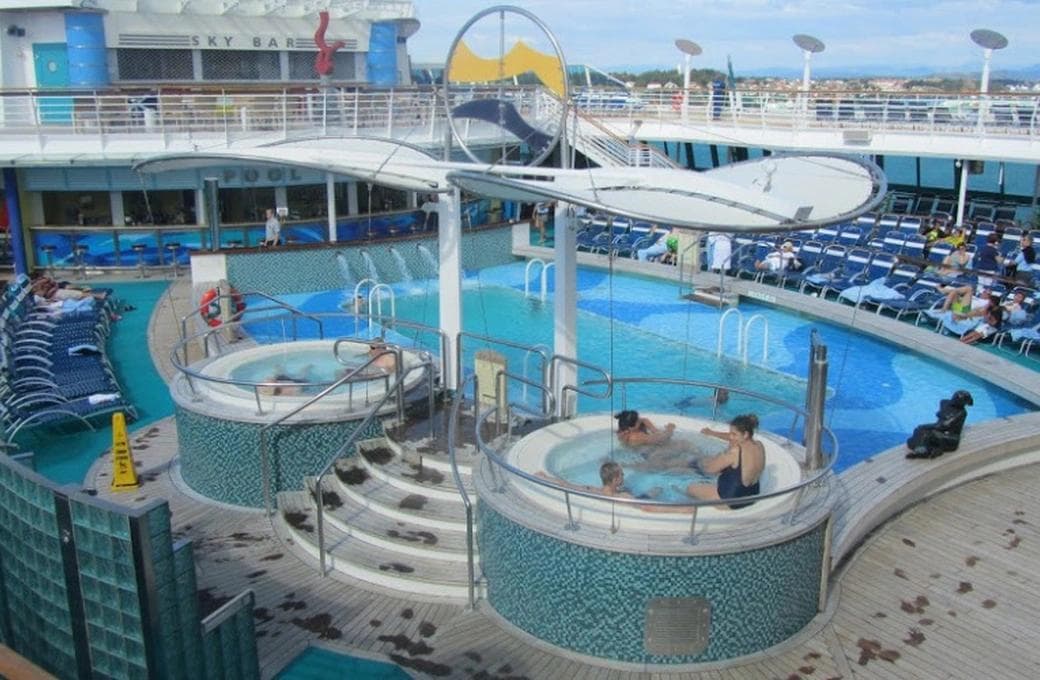 Лайнер Brilliance Of The Seas, компании Royal Caribbean International. Фото 1