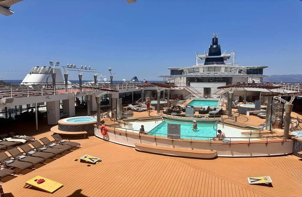 Лайнер Celebrity Infinity, компании Celebrity Cruises. Фото 1