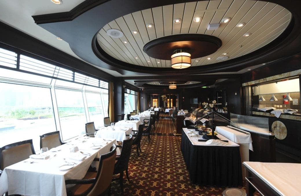 Лайнер Adventure Of The Seas, компании Royal Caribbean International. Фото 1