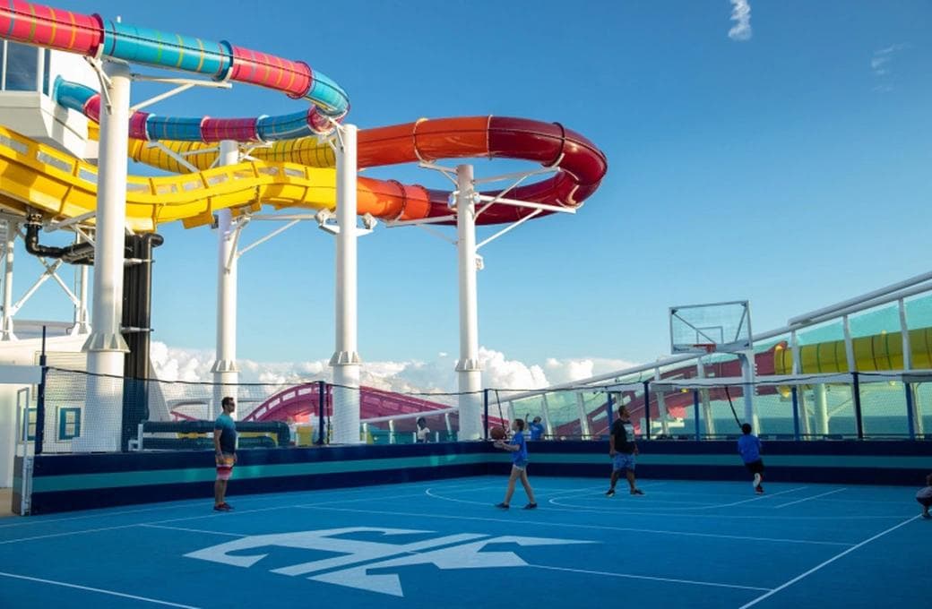 Лайнер Navigator Of The Seas, компании Royal Caribbean International. Фото 1