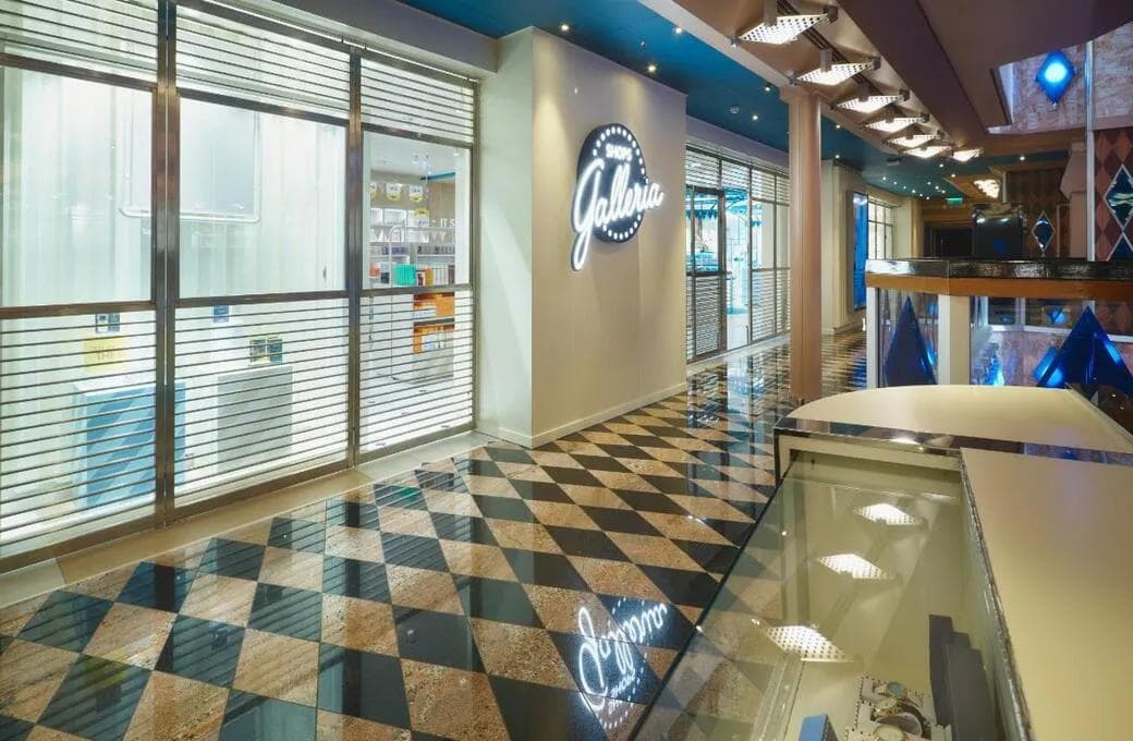 Лайнер Costa Favolosa, компании Costa Cruises. Фото 1