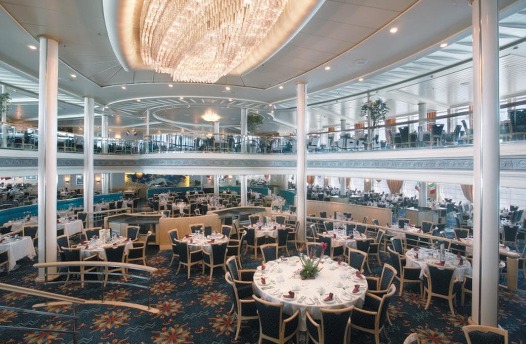 Лайнер Grandeur Of The Seas, компании Royal Caribbean International. Фото 1