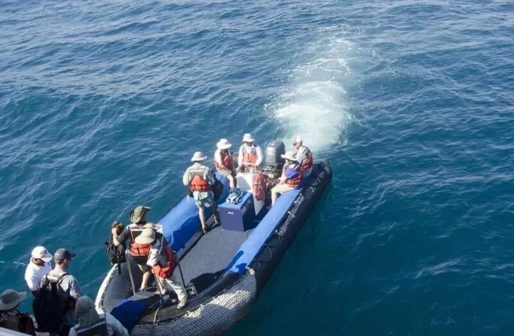 Лайнер Celebrity Xpedition, компании Celebrity Cruises. Фото 1