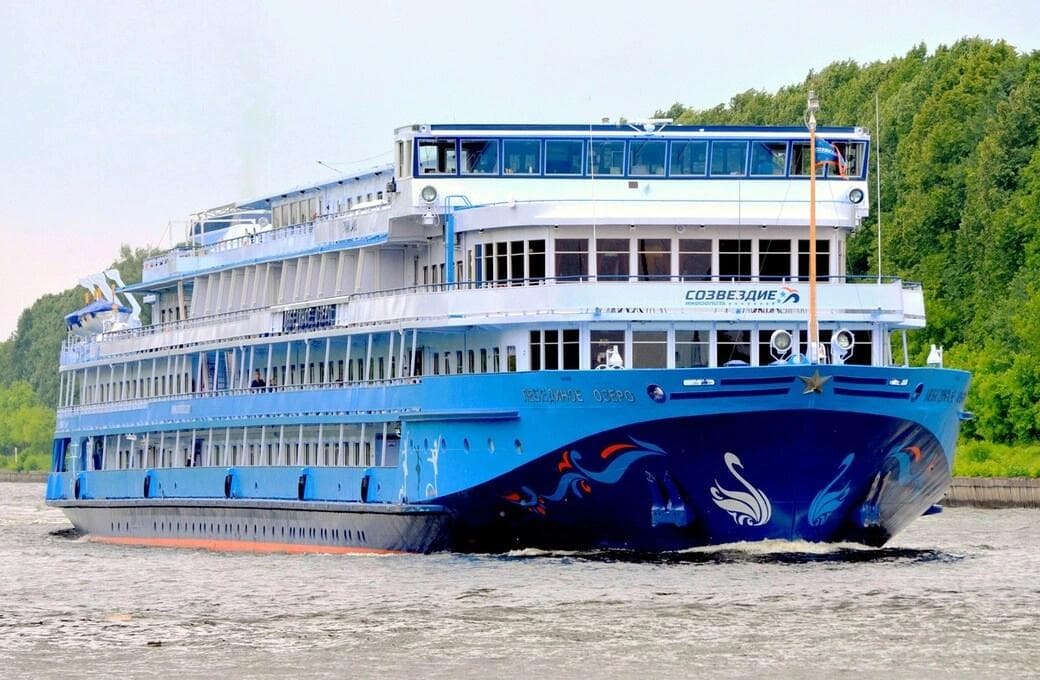 Лайнер Лебединое озеро, компании Созвездие. Фото 1