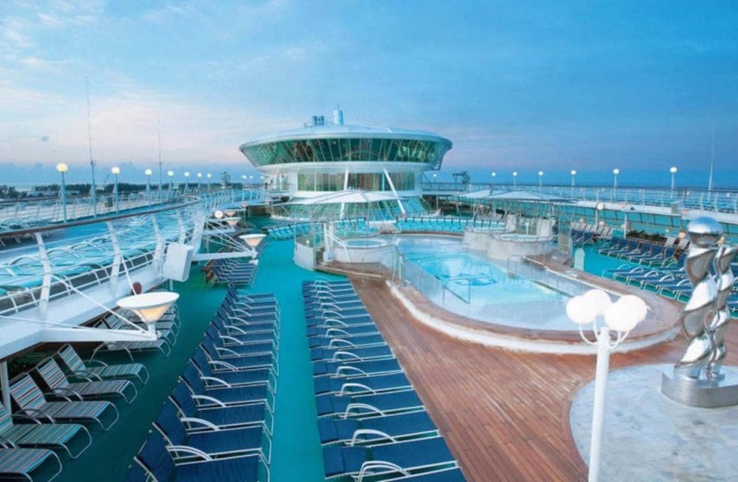 Лайнер Enchantment Of The Seas, компании Royal Caribbean International. Фото 1