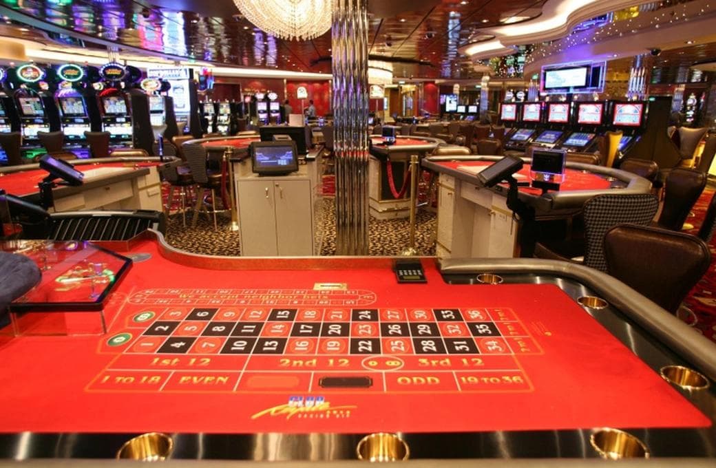 Лайнер Allure Of The Seas, компании Royal Caribbean International. Фото 1