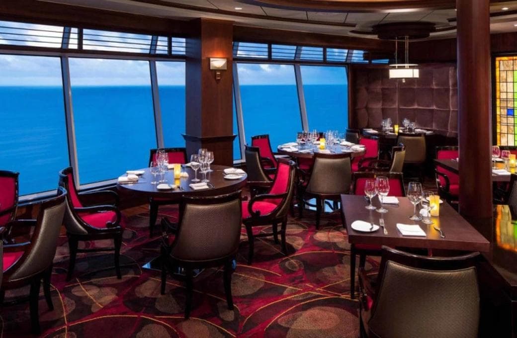 Лайнер Navigator Of The Seas, компании Royal Caribbean International. Фото 1