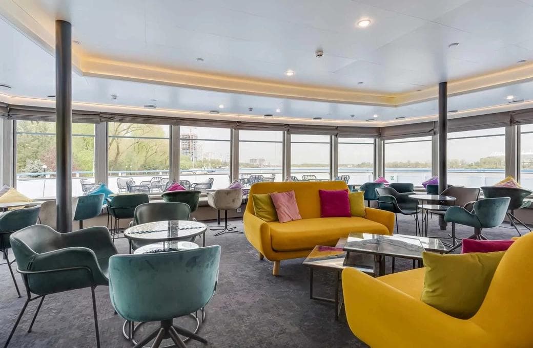 Лайнер Игорь Стравинский, компании Донинтурфлот. Фото 1