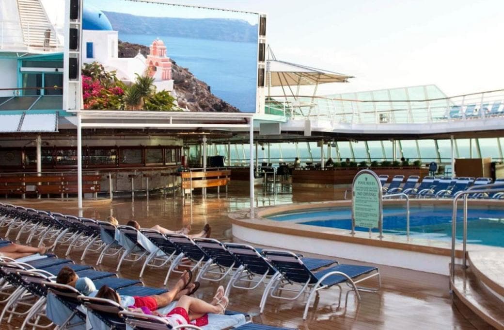 Лайнер Grandeur Of The Seas, компании Royal Caribbean International. Фото 1