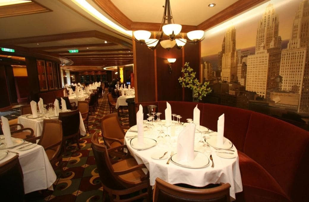 Лайнер Allure Of The Seas, компании Royal Caribbean International. Фото 1