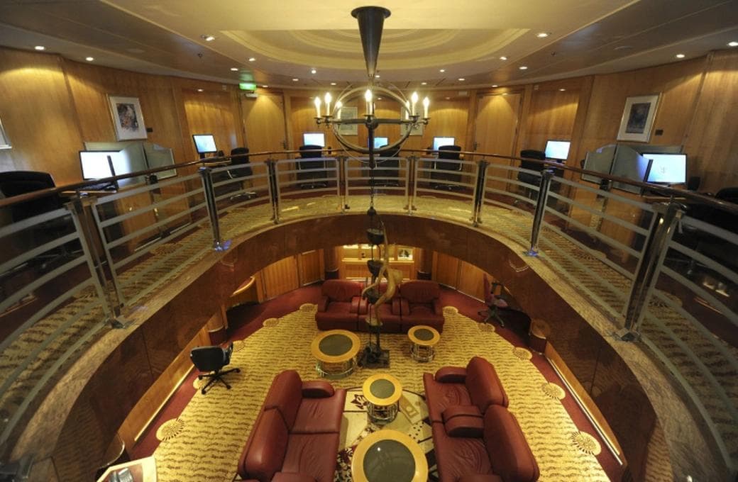 Лайнер Adventure Of The Seas, компании Royal Caribbean International. Фото 1