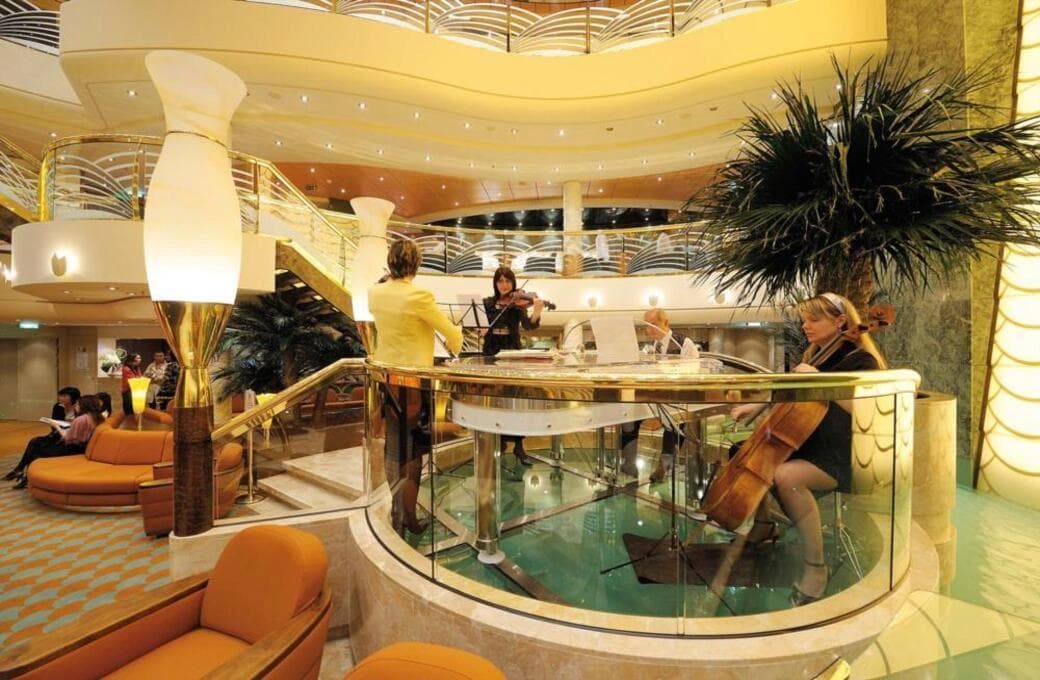 Лайнер MSC Poesia, компании MSC Crociere. Фото 1