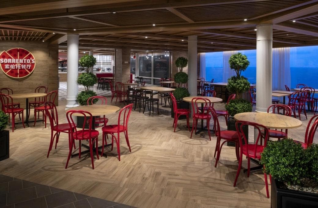 Лайнер Spectrum Of The Seas, компании Royal Caribbean International. Фото 1