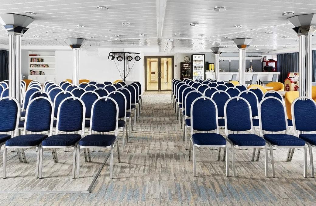 Лайнер Мстислав Ростропович, компании ВодоходЪ. Фото 1