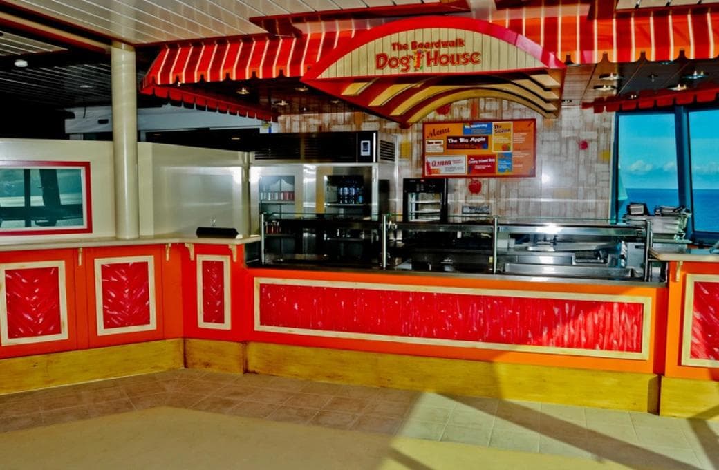 Лайнер Brilliance Of The Seas, компании Royal Caribbean International. Фото 1