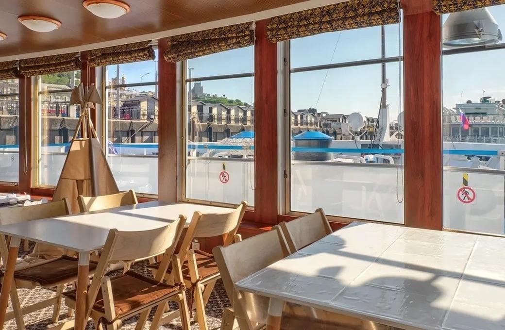 Лайнер Зосима Шашков, компании ВодоходЪ. Фото 1