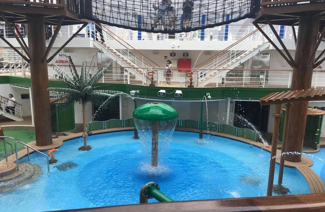 Лайнер MSC Seaview, компании MSC Crociere. Фото 1