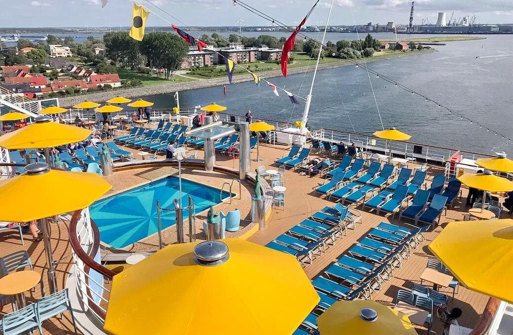 Лайнер Costa Favolosa, компании Costa Cruises. Фото 1