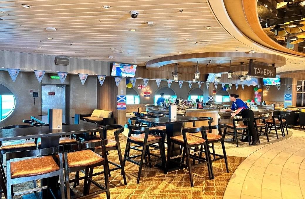 Лайнер Voyager Of The Seas, компании Royal Caribbean International. Фото 1