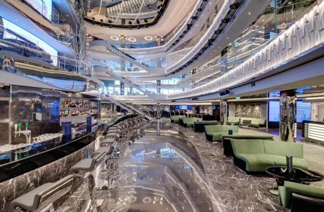 Лайнер MSC Seaview, компании MSC Crociere. Фото 1