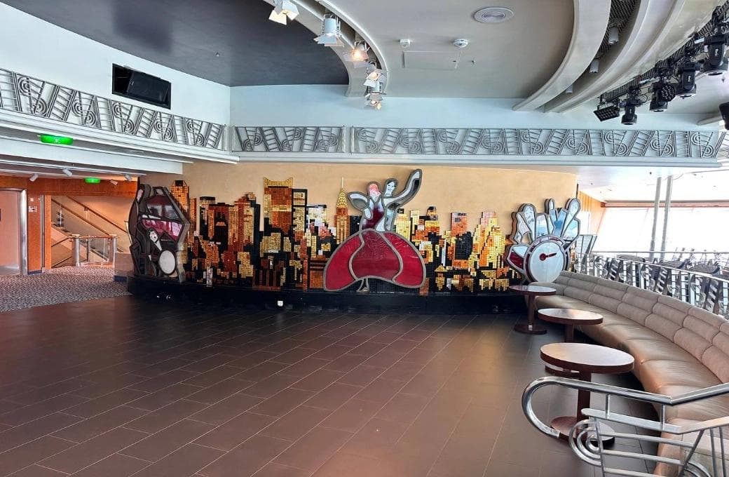 Лайнер Voyager Of The Seas, компании Royal Caribbean International. Фото 1