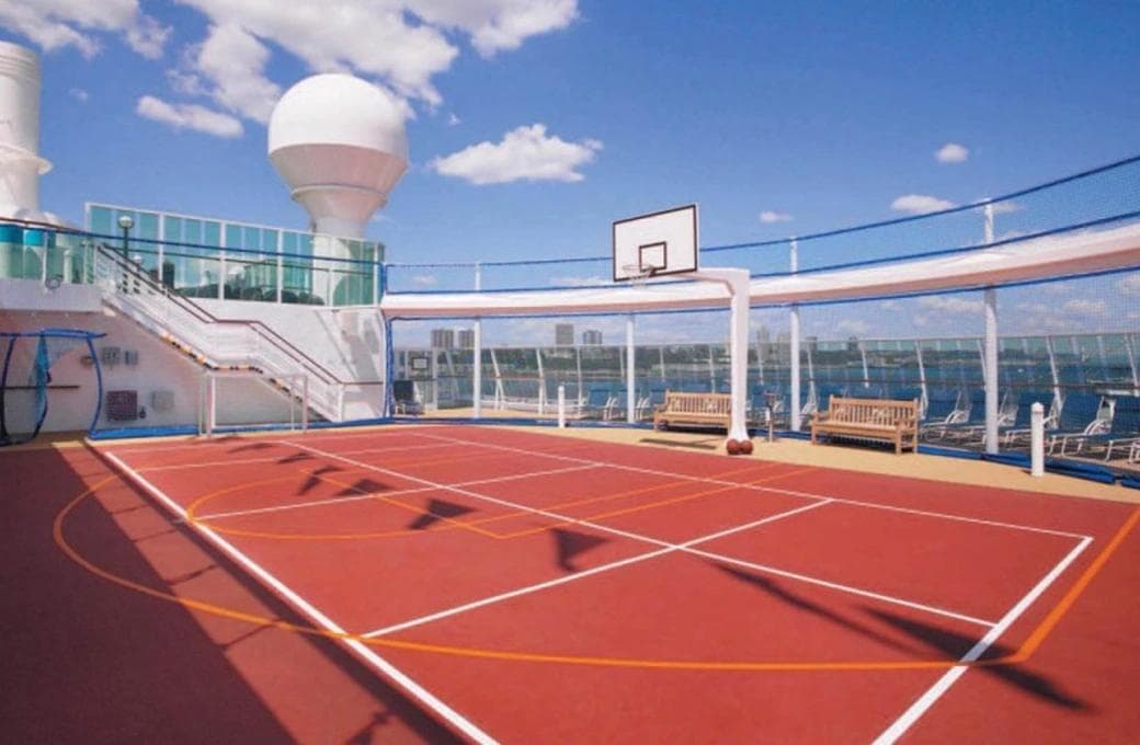 Лайнер Serenade Of The Seas, компании Royal Caribbean International. Фото 1