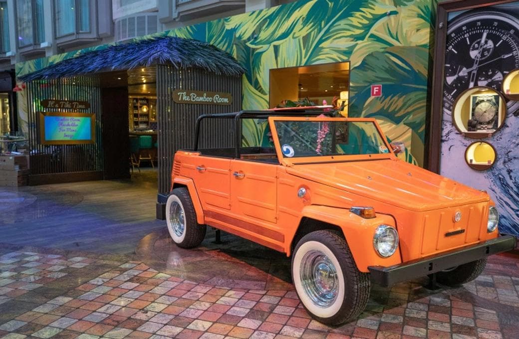 Лайнер Navigator Of The Seas, компании Royal Caribbean International. Фото 1