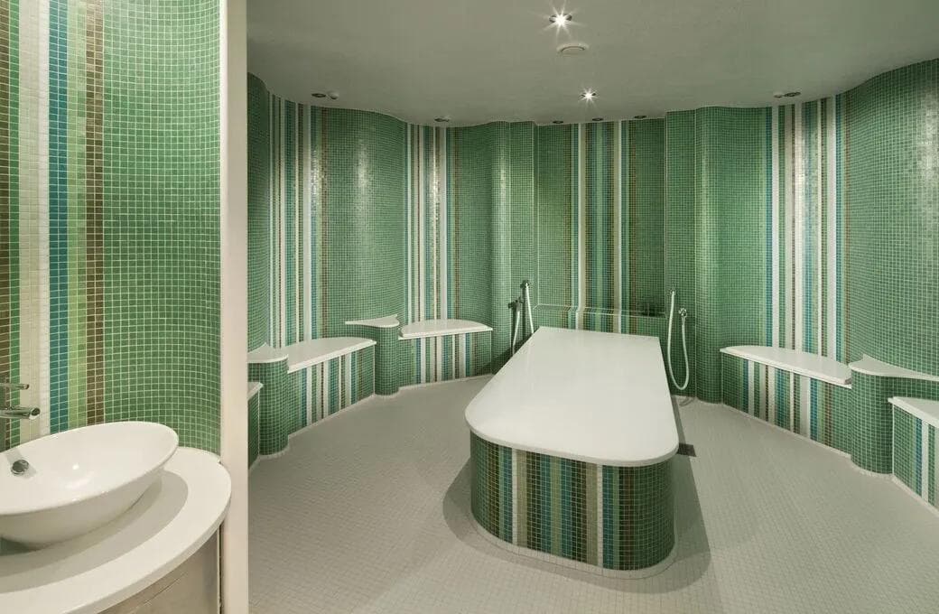 Лайнер Celebrity Reflection, компании Celebrity Cruises. Фото 1