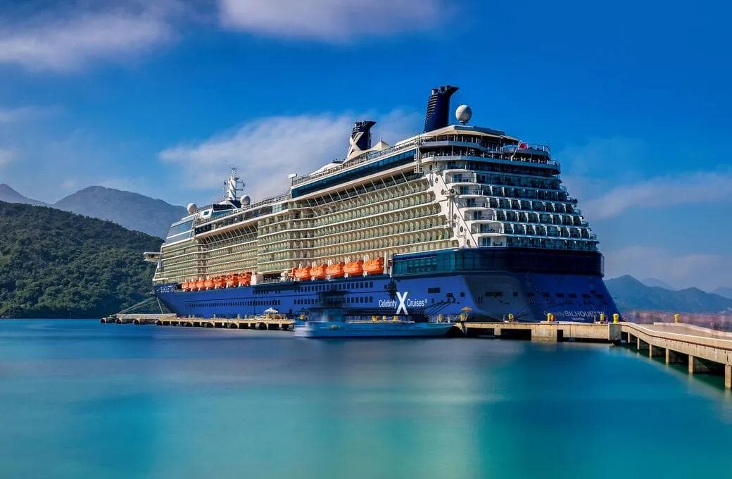 Лайнер Celebrity Silhouette, компании Celebrity Cruises. Фото 1