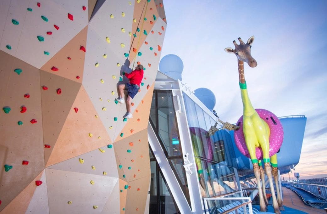 Лайнер Anthem Of The Seas, компании Royal Caribbean International. Фото 1