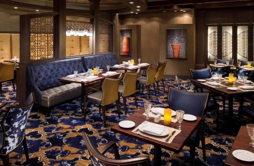 Лайнер Navigator Of The Seas, компании Royal Caribbean International. Фото 1