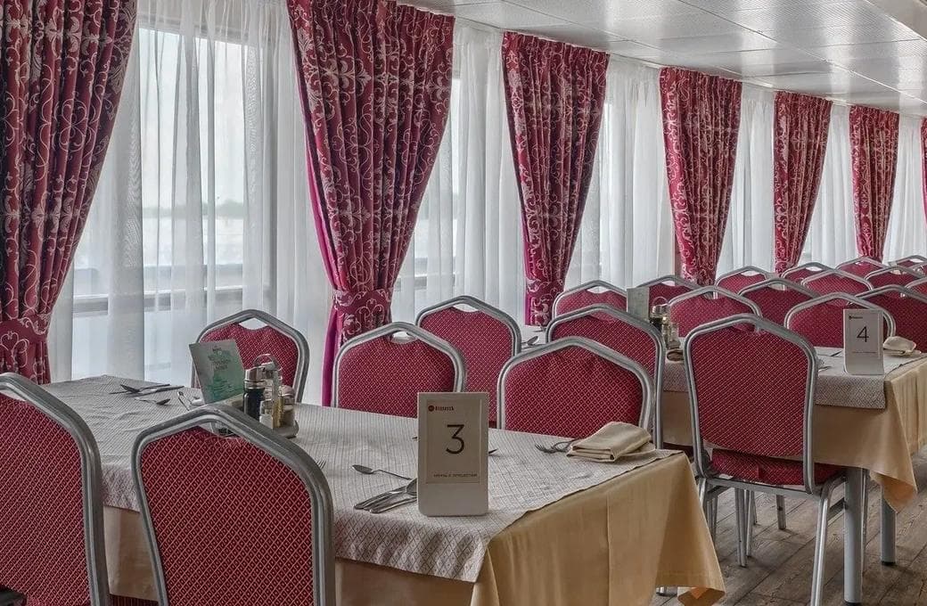 Лайнер Михаил Фрунзе, компании ВодоходЪ. Фото 1