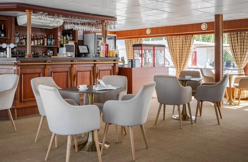 Лайнер Огни большого города, компании Созвездие. Фото 1