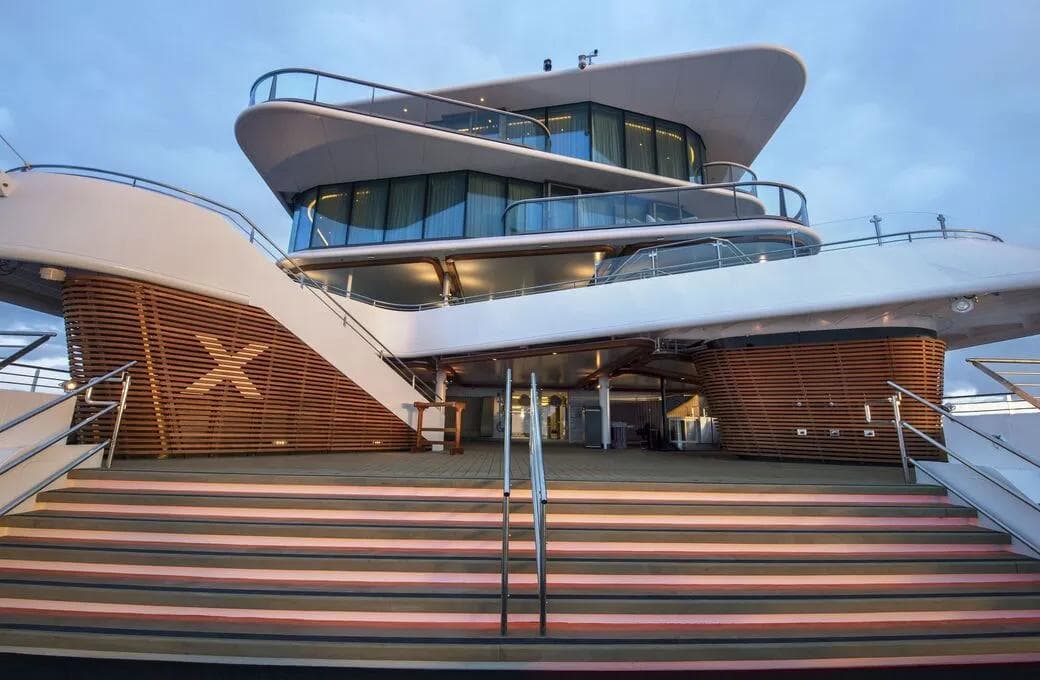 Лайнер Celebrity Flora, компании Celebrity Cruises. Фото 1