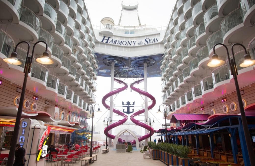 Лайнер Harmony Of The Seas, компании Royal Caribbean International. Фото 1