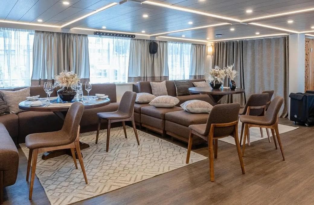 Лайнер Максим Горький, компании ВодоходЪ. Фото 1