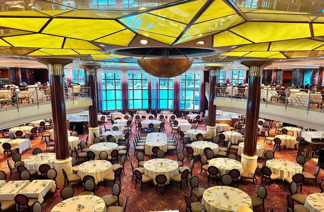 Лайнер Celebrity Infinity, компании Celebrity Cruises. Фото 1