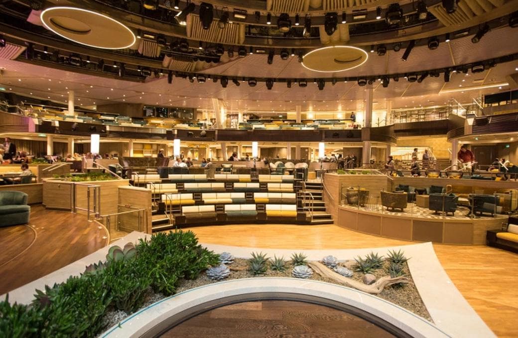 Лайнер Quantum Of The Seas, компании Royal Caribbean International. Фото 1