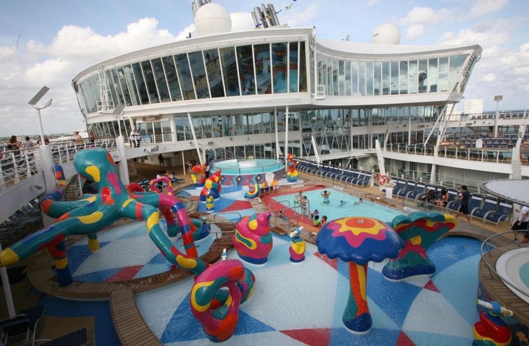 Лайнер Allure Of The Seas, компании Royal Caribbean International. Фото 1