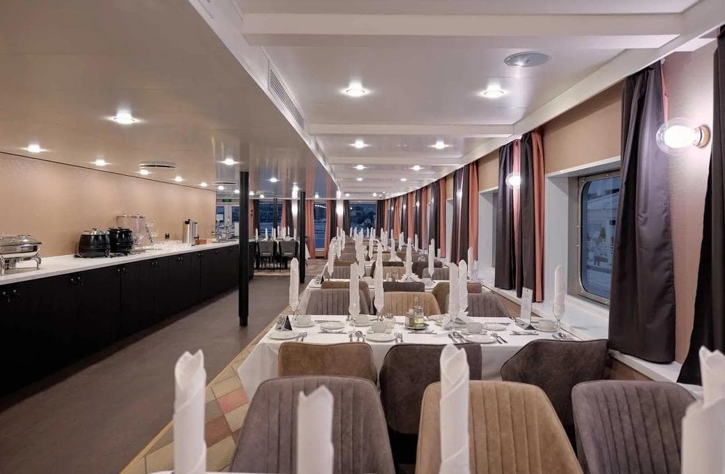 Лайнер Александра, компании Донинтурфлот. Фото 1