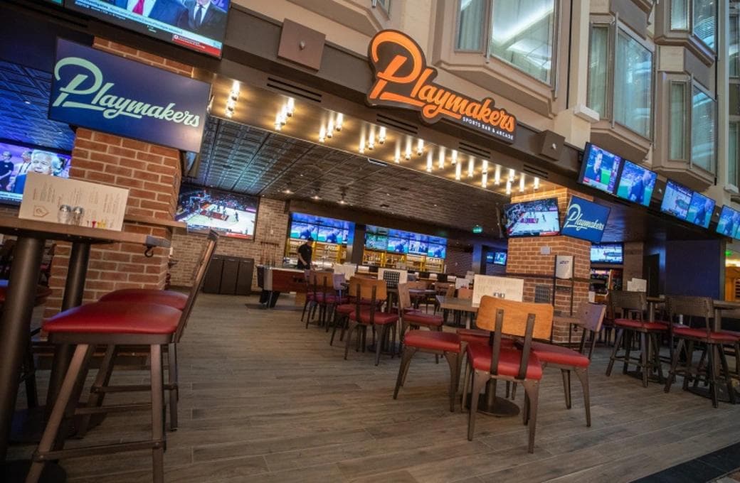 Лайнер Navigator Of The Seas, компании Royal Caribbean International. Фото 1