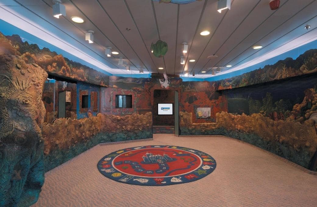 Лайнер Rhapsody Of The Seas, компании Royal Caribbean International. Фото 1