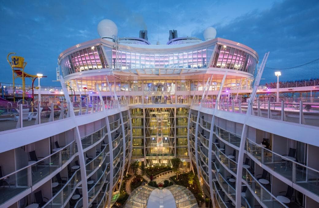 Лайнер Harmony Of The Seas, компании Royal Caribbean International. Фото 1